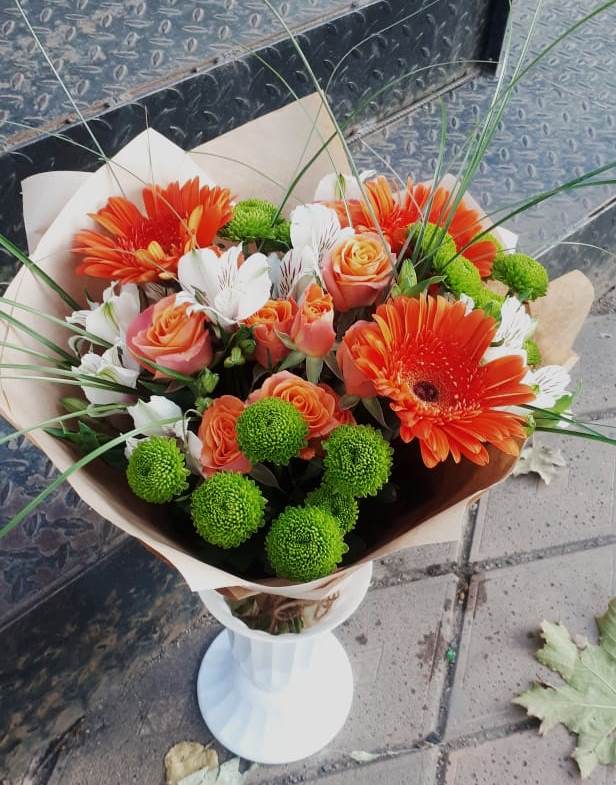 Букет цветов из: Герберы, Хризантемы, Альстромерии и Розы в Парауле