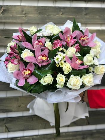 Букет цветов из: Розы и Хризантемы в Парауле