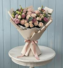 Букет цветов из:  Розы и Лизиантусы в Парауле