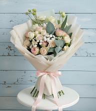 Букет цветов из:  Розы и Лизиантусы в Парауле