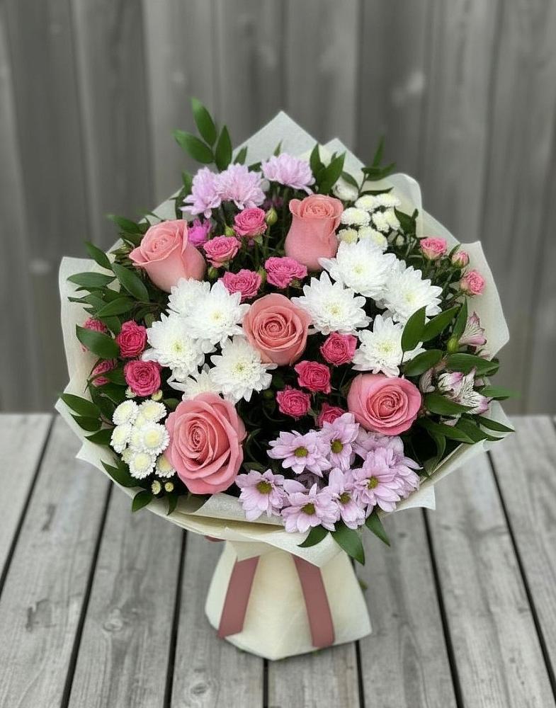 Букет цветов из: Альстромерии, Гвоздики, Розы и Хризантемы в Парауле