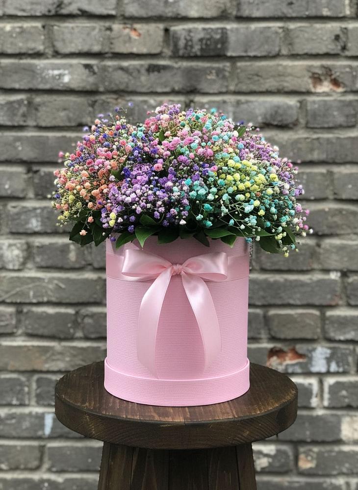 Цветочная композиция из Гипсофила и Розы в шляпной коробке в Парауле