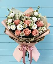 Букет цветов из:  Розы, Альстромерии и Лизиантусы в Парауле