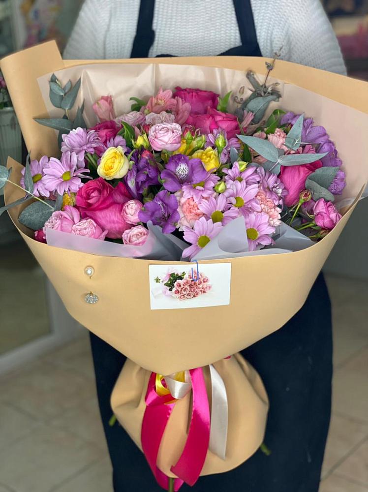 Букет цветов из: Хризантемы, Гвоздики и Альстромерии в Парауле