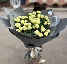 Букет Белые кустовые розы Солинеро в Парауле