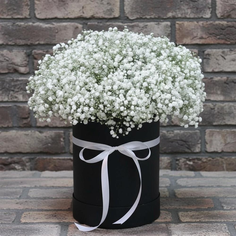 Цветочная композиция из Гипсофила в шляпной коробке в Парауле