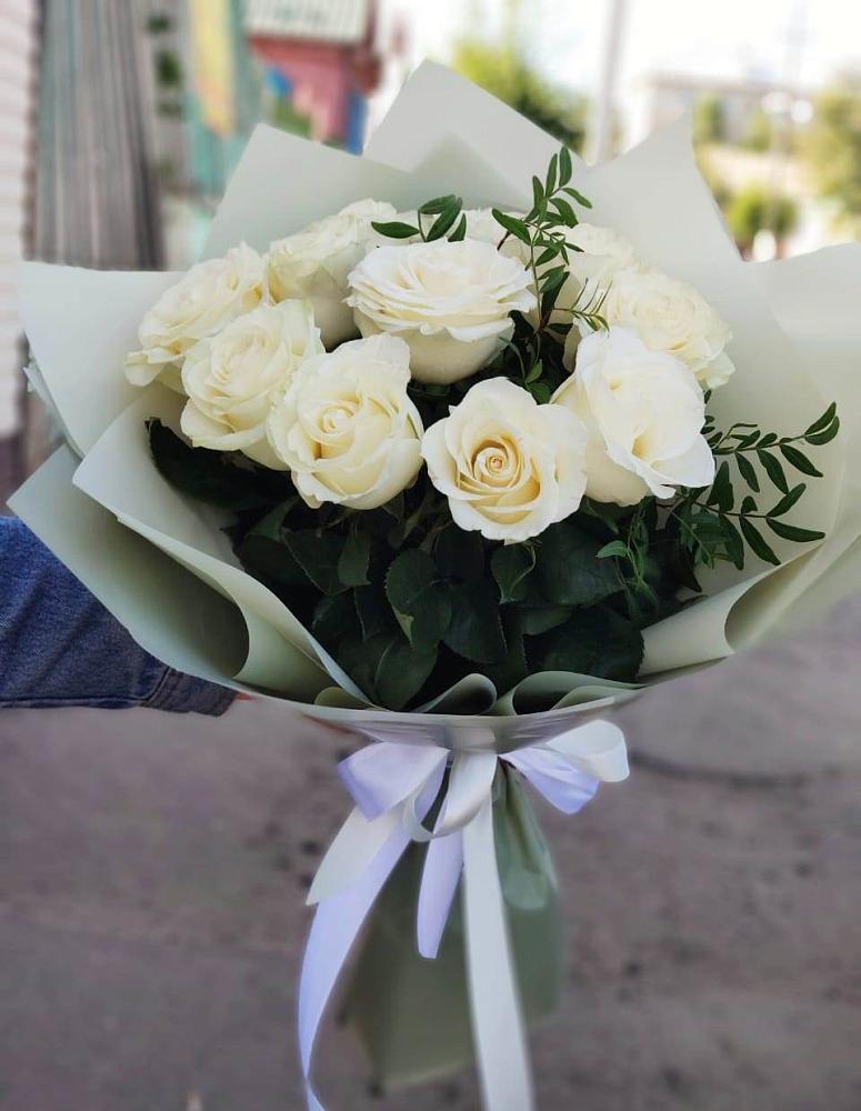 Букет Белые розы Проуд в Парауле