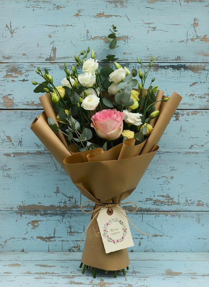 Букет цветов из: Розы и Лизиантусы в Парауле