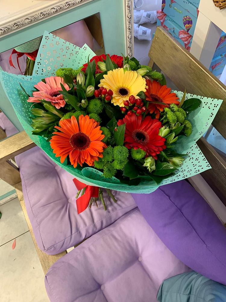 Букет цветов из: Герберы, Хризантемы и Альстромерии в Парауле