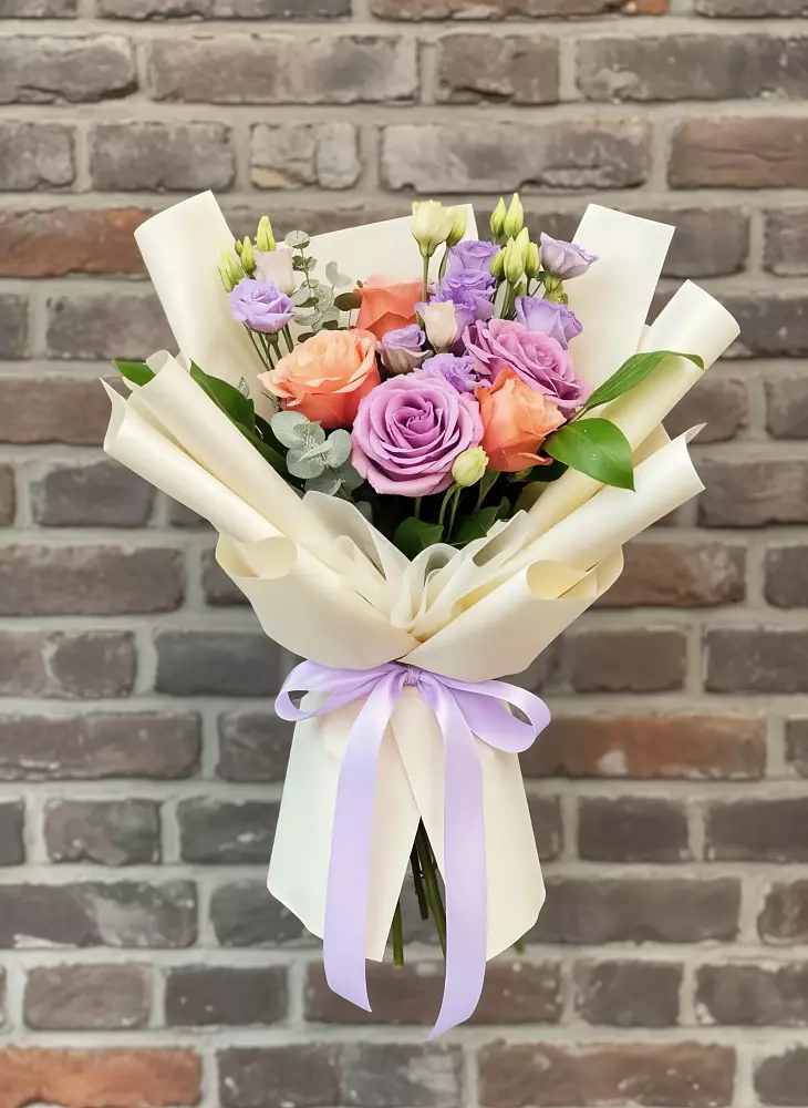 Букет цветов из: Лизиантусы и Розы в Парауле