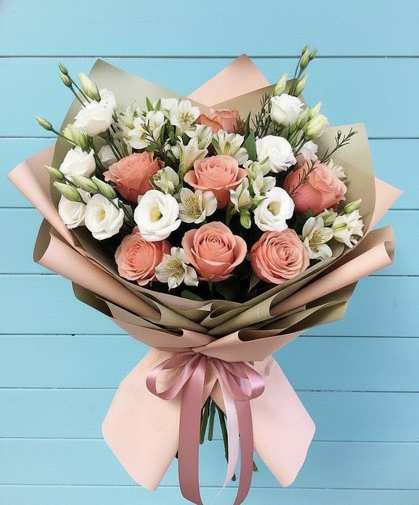 Букет цветов из: Розы, Альстромерии и Лизиантусы в Парауле