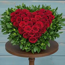 Цветочная композиция из Розы в виде сердца в Парауле