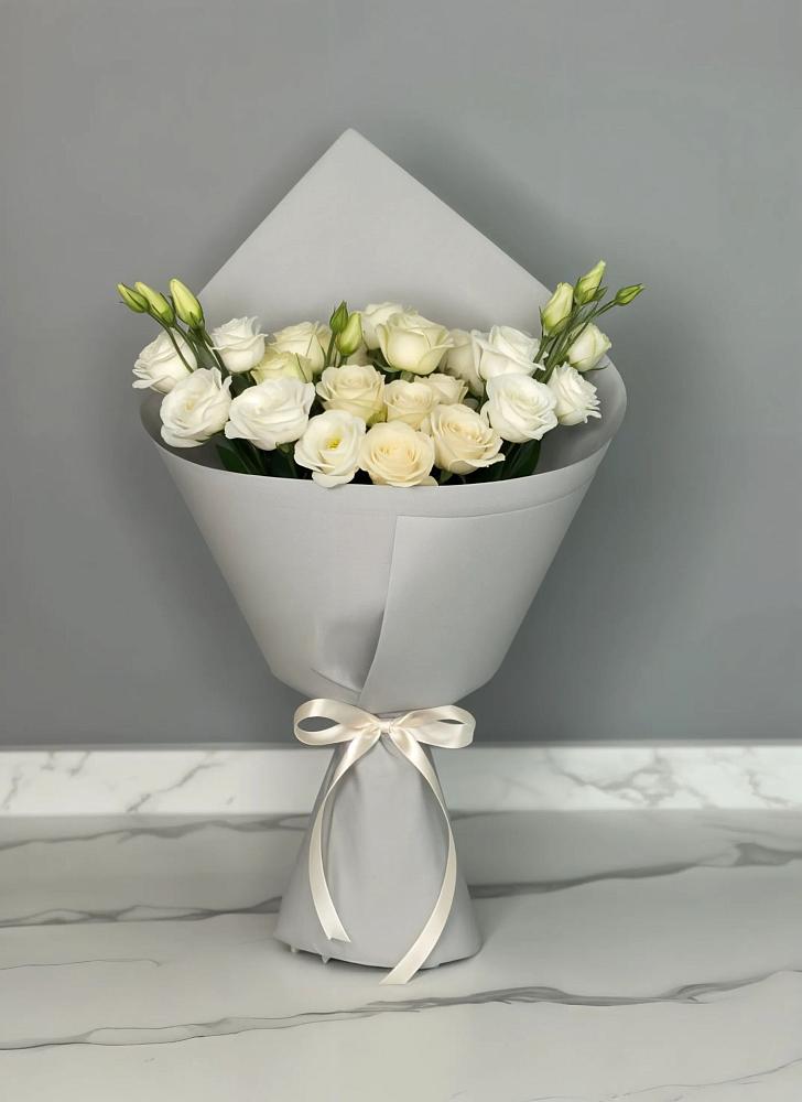 Букет цветов из: Розы и Лизиантусы в Парауле