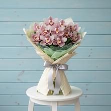 Букет цветов из:  Орхидеи и Розы в Парауле