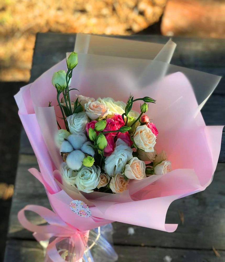 Букет цветов из: Розы и Лизиантусы в Парауле