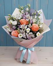 Букет цветов из:  Лизиантусы, Розы, Альстромерии и Гипсофила в Парауле