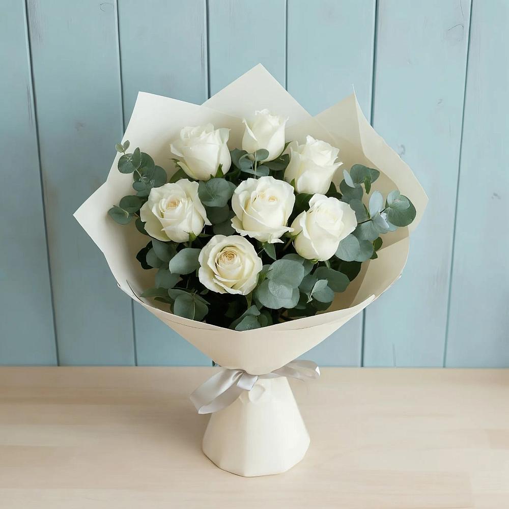 Букет Белые розы в Эвкалипте в Парауле