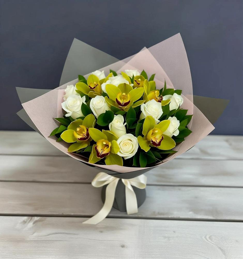 Букет цветов из: Орхидеи и Розы в Парауле