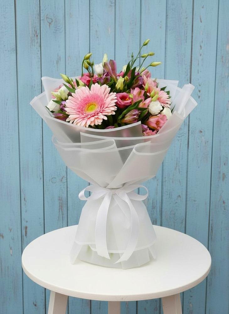 Букет цветов из: Герберы, Альстромерии и Лизиантусы в Парауле