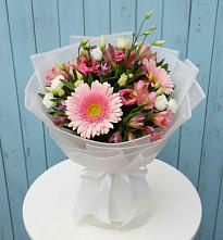 Букет цветов из:  Герберы, Альстромерии и Лизиантусы в Парауле