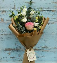 Букет цветов из:  Розы и Лизиантусы в Парауле