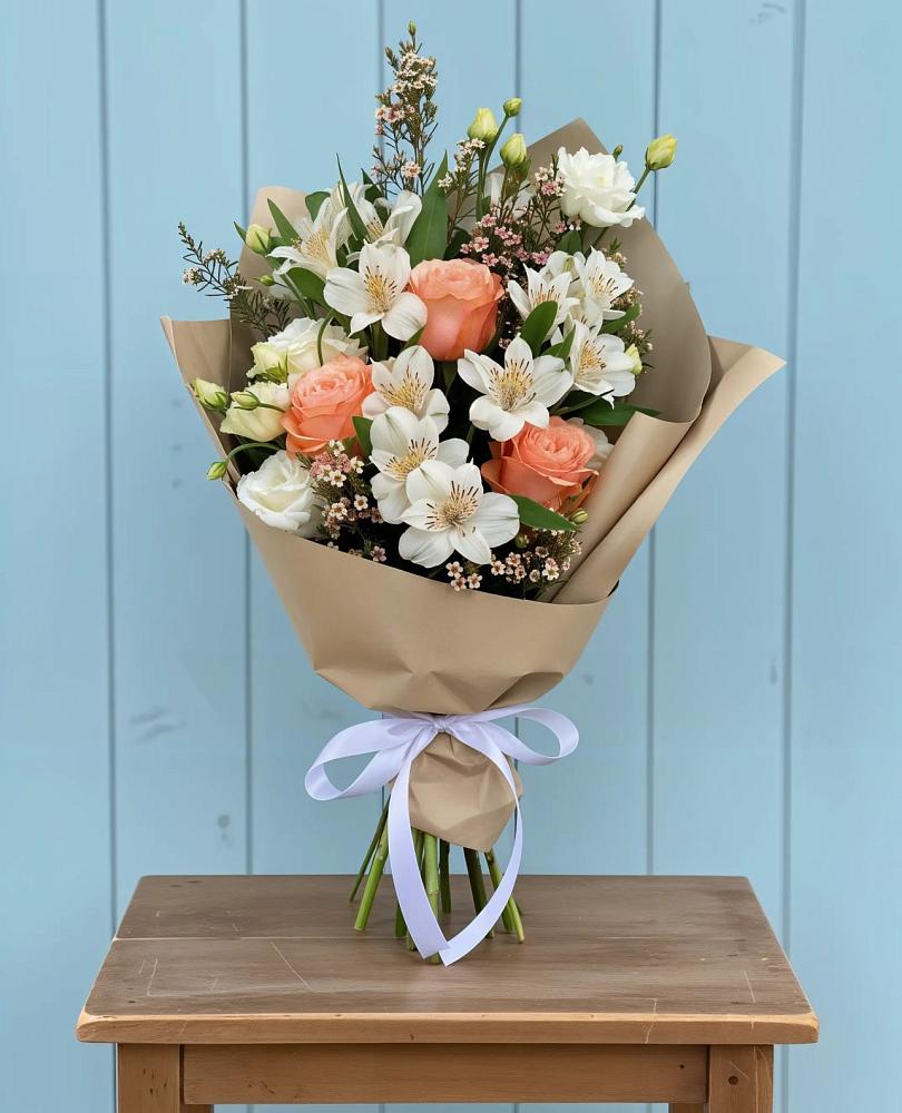 Букет цветов из: Альстромерии, Лизиантусы, Розы и Хризантемы в Парауле